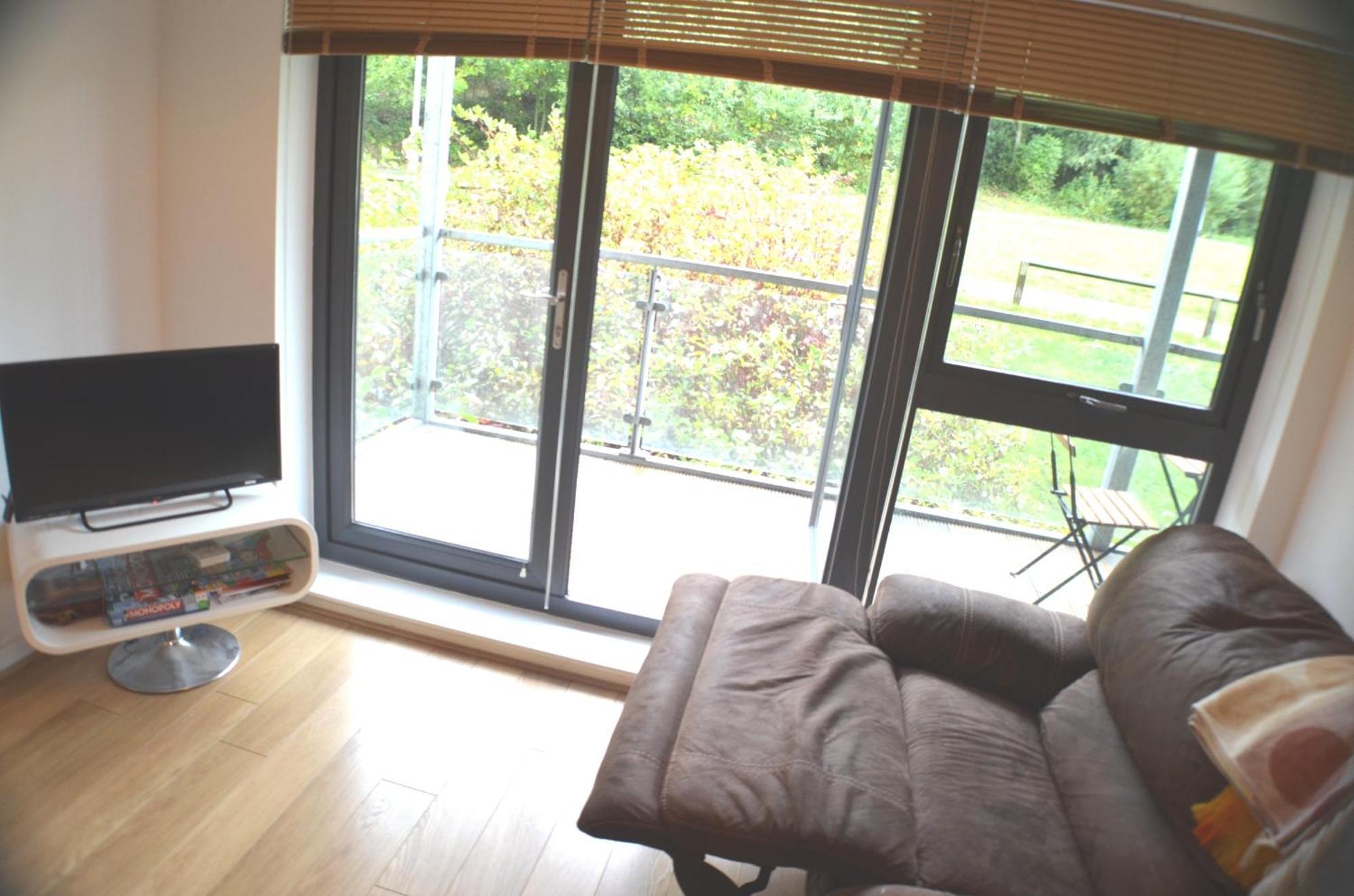 Brentwood Town Retreat - Large 2 Bedroom Apartment Dış mekan fotoğraf