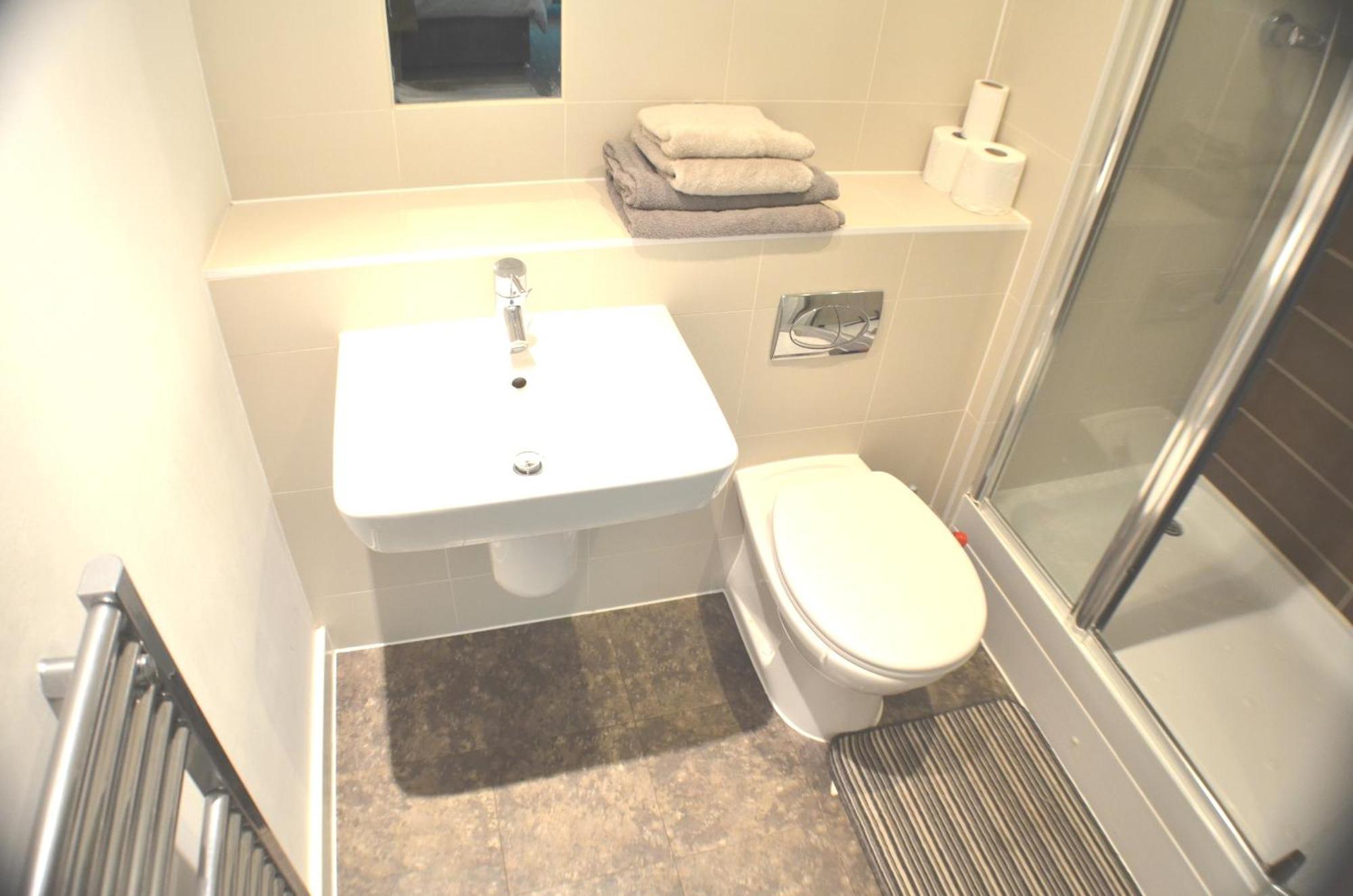 Brentwood Town Retreat - Large 2 Bedroom Apartment Dış mekan fotoğraf